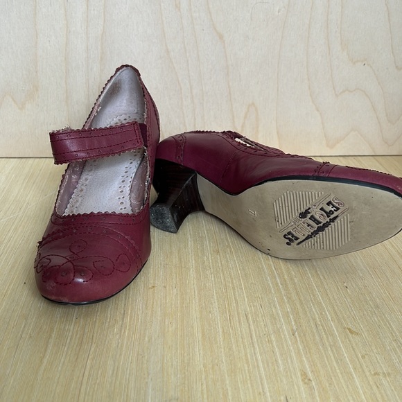 Leather Mary Jane shoes with a 2” heel, Hibiscus Red. - Picture 10 of 11